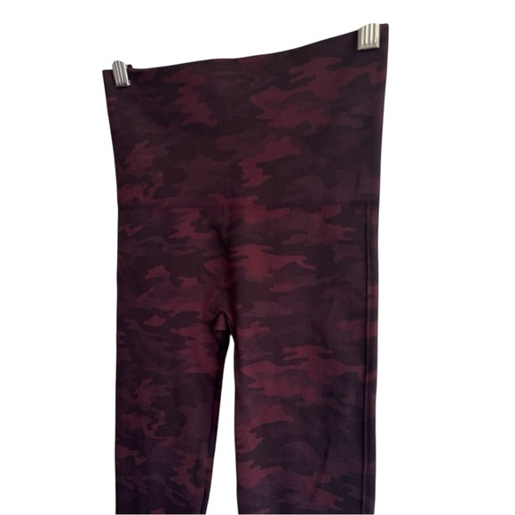 SPANX Look At Me Now Leggings, Wine Camo, Size S - Picture 4 of 6
